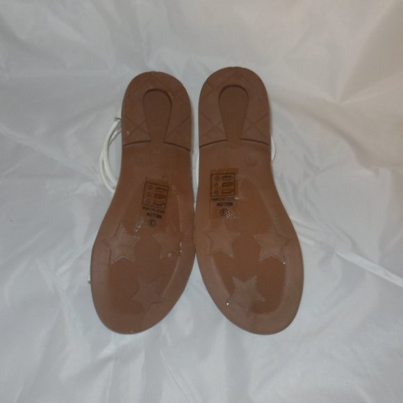 NEW TAHARI white Ankle Strap sandals Size 3 - Picture 8 of 9